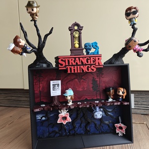 Stranger Things Kinder dioráma - otthon & életmód - dekoráció - asztal és polc dekoráció - asztaldísz - Meska.hu