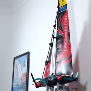 Lego 42174 Emirates New Zealand AC75 Yacht fali tartó konzol, Otthon & Életmód, Tárolás & Rendszerezés, Fali tároló, Mindenmás, MESKA