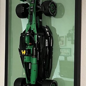 Cada c64010w F1 Kick Sauber Fali tartó, Otthon & Életmód, Tárolás & Rendszerezés, Fali tároló, Mindenmás, Falra csavarozható tartó konzol Cada c64010w F1 Kick Sauber szetthez.

Nem kell többé a polcon rako..., MESKA