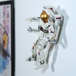 Lego 31152 3 in 1 Astonaut fali tartó konzol [GeckoBricks] - Meska.hu