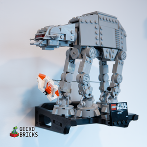 Lego 75440 Midi AT-AT fali tartó konzol [GeckoBricks], Otthon & Életmód, Tárolás & Rendszerezés, Fali tároló, Mindenmás, Falra csavarozható tartó konzol 75440 Midi AT-AT szetthez. 

Nem kell többé a polcon rakosgatni, ke..., MESKA