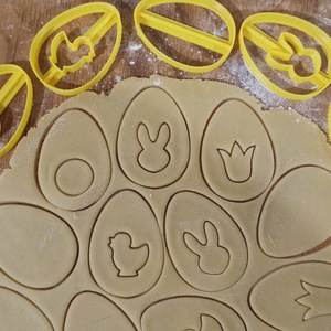 5 darabos tojás alakú linzerszúró készlet - ünnepi díszek, dekorációk - húsvéti díszek és dekorációk - húsvéti sütikiszúró - Meska.hu