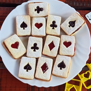 5 darabos kártya alakú linzerszúró készlet, Otthon & Életmód, Konyhafelszerelés, tálalás, Sütés, főzés, Sütikiszúró, Mindenmás, MESKA