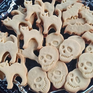 Halloweeni kekszmintázó készlet(KOPONYA,MACSKA, DENEVÉR) ami nemcsak szaggat,  - otthon & életmód - dekoráció - halloween - halloweeni sütikiszúrók - Meska.hu