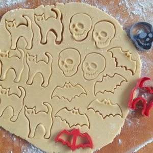 Halloweeni kekszmintázó készlet(KOPONYA,MACSKA, DENEVÉR) ami nemcsak szaggat,  - otthon & életmód - dekoráció - halloween - halloweeni sütikiszúrók - Meska.hu