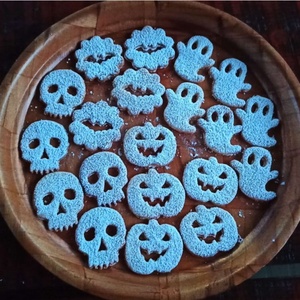 HALLOWEENI TÖK mintájú sütikiszúró (kétrészes) - otthon & életmód - dekoráció - halloween - halloweeni asztaldísz - Meska.hu