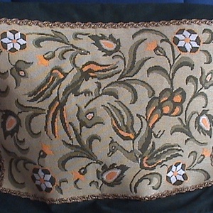 Gobelinnel díszített bársony díszpárna, Otthon & Életmód, Lakástextil, Párna & Párnahuzat, Hímzés, MESKA