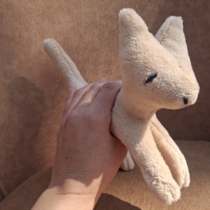 Plüss kis cica barack  - játék & sport - plüssállat & játékfigura - cica - Meska.hu