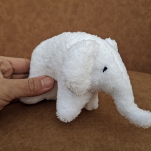 Plüss kis elefánt fehér , Játék & Sport, Plüssállat & Játékfigura, Elefánt, Varrás, Hímzés, MESKA