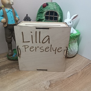 Egyedi gyűjtő persely -személyre szabható , Otthon & Életmód, Dekoráció, Asztal és polc dekoráció, Persely, Famegmunkálás, Gravírozás, pirográfia, MESKA