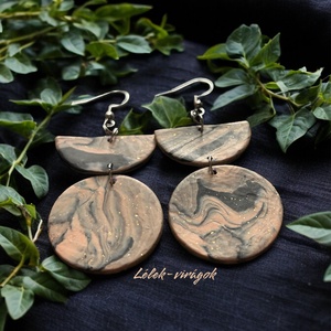 Barna fekete és bézs színű polymer clay fülbevaló - ékszer - fülbevaló - lógó fülbevaló - Meska.hu