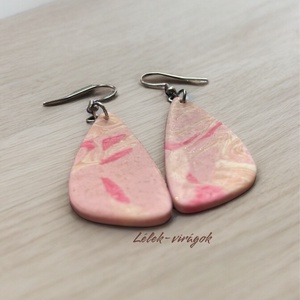  Rózsaszín és bézs színű polymer clay fülbevaló - ékszer - fülbevaló - lógó fülbevaló - Meska.hu
