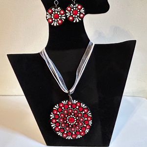 Medálos szett piros és fehér színekben - Meska.hu