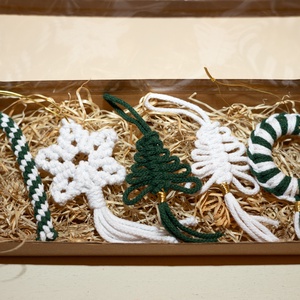 Makramé karácsonyi dobozok - karácsony - karácsonyi lakásdekoráció - karácsonyfadíszek - Meska.hu