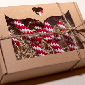 Makramé karácsonyi cukorkapálca - karácsony - karácsonyi lakásdekoráció - karácsonyfadíszek - Meska.hu