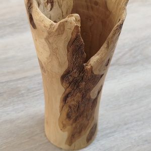 Cserjéből készült, egyedi fa díszváza.  - otthon & életmód - virágdekoráció - virágtartó - váza - Meska.hu