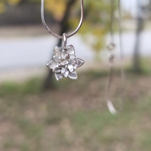 Lótusz medál ezüstből  - ékszer - ékszerszett - Meska.hu