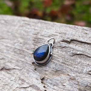 Ezüst Labradorit medál - ékszer - nyaklánc - medál - Meska.hu