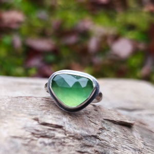 Ezüst Szerpentinit gyűrű - ékszer - gyűrű - szoliter gyűrű - Meska.hu