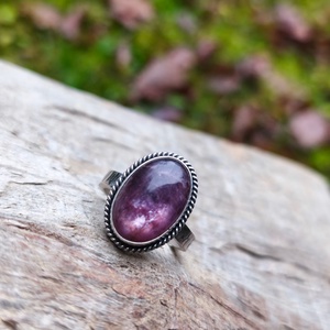 Ezüst Lepidolit gyűrű - ékszer - gyűrű - statement gyűrű - Meska.hu