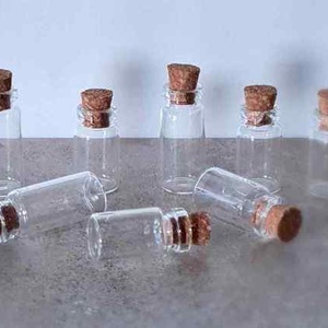 DK-8064. Üvegcse parafadugóval - több méretben 3,5cmx1,2cm - kellékek & szerszámok - dekorációs kellékek - figurák - Meska.hu