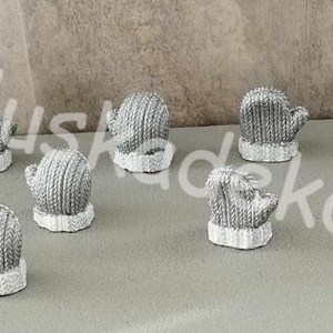 Keztyű, karácsonyi figura piros, ezüst, szürke színben, dekorációs alapanyag, 4x2,4cm - kellékek & szerszámok - dekorációs kellékek - egyéb kellékek - Meska.hu