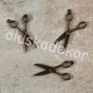 Antik olló medál, dekorációs alapanyag, ó arany 4,5cmx2cm, Kellékek & szerszámok, Dekorációs kellékek, Egyéb kellékek, Virágkötés, Mindenmás, MESKA