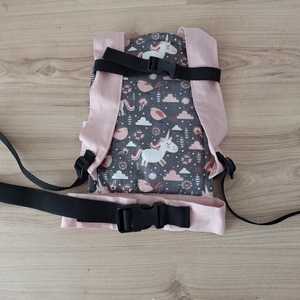 Játék csatos babahordozó, szürke unikornis - játék & sport - baba & babaház - babaruha, babakellék - Meska.hu Játék csatos babahordozó, szürke unikornis - játék & sport - baba & babaház - babaruha, babakellék - Meska.hu