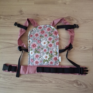 Játék csatos babahordozó, szürke-rózsaszín virágos, Játék & Sport, Baba & babaház, Babaruha, babakellék, Varrás, MESKA