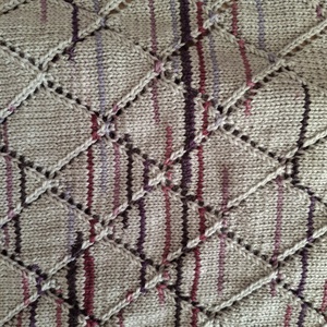 Kézzel kötött sál, lila-szürke - ruha & divat - sál, sapka, kendő - sál - Meska.hu