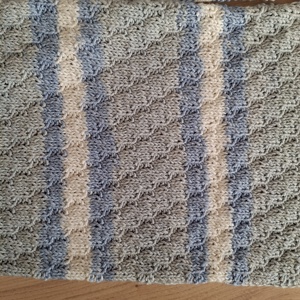 Kézzel kötött sál, szürke-kék-fehér csíkos - ruha & divat - sál, sapka, kendő - sál - Meska.hu