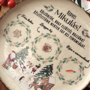 MIKULÁSVÁRÓ PORCELÁN TÁNYÉR / Télapó, szarvasok, süti és tej kínáló tálca - Meska.hu
