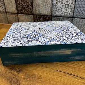 Csempe mintás doboz, Otthon & Életmód, Dekoráció, Asztal és polc dekoráció, Díszdoboz, Festészet, MESKA