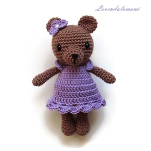 Horgolt barna macilány lila ruhában amigurumi , Játék & Sport, Plüssállat & Játékfigura, Maci, Horgolás, MESKA