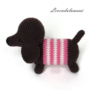 Horgolt sötétbarna tacskó kutya (pink csíkos) amigurumi - Meska.hu