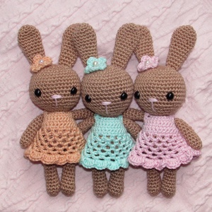 Horgolt napbarna nyuszilány barack színű ruhában amigurumi - játék & sport - plüssállat & játékfigura - nyuszi - Meska.hu