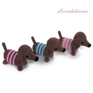 Horgolt tacskó kutya  (rózsaszín csíkos) amigurumi - játék & sport - plüssállat & játékfigura - kutya - Meska.hu