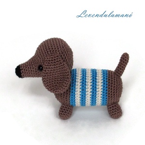 Horgolt tacskó kutya (kék csíkos) amigurumi, Játék & Sport, Plüssállat & Játékfigura, Kutya, Horgolás, MESKA