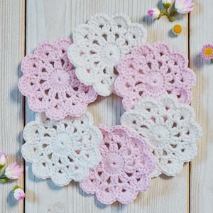 Horgolt poháralátét szett törtfehér-rózsaszín - Meska.hu