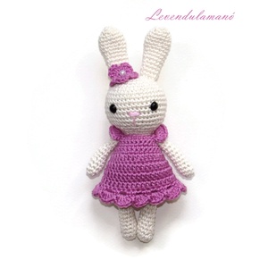 Horgolt törtfehér nyuszilány mályva színű ruhában amigurumi - Meska.hu
