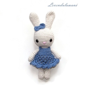 Horgolt törtfehér nyuszilány kék ruhában amigurumi - Meska.hu