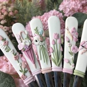 Tavaszi virágcsokor kiskanál készlet , Otthon & Életmód, Konyhafelszerelés, tálalás, Tálalás, Kanál & Villa, Gyurma, Szívvel-lélekkel dekorált kiskanál kicsiknek és nagyoknak! 

Munkáim során legfontosabb számomra a ..., MESKA