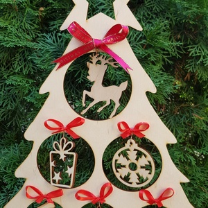 Díszített karácsonyfa fából, Lézervágott karácsonyfa, natúr díszekkel - karácsony - karácsonyi lakásdekoráció - karácsonyfa, grincsfa - Meska.hu