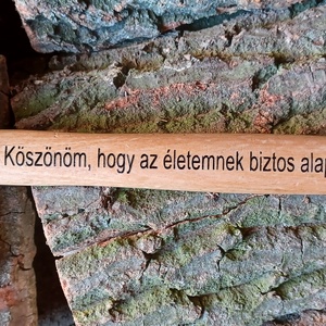 Szülőköszöntő kalapácsos tábla, Gravírozott tábla kalapáccsal édesapáknak - esküvő - emlék & ajándék - szülőköszöntő ajándék - Meska.hu