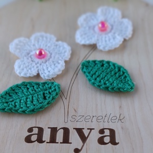 Szeretlek anya feliratú fa tábla kézzel horgolt virágokkal - otthon & életmód - dekoráció - kép & falikép - 3d képek - Meska.hu