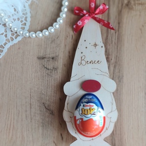 Manó karácsonyfadísz, névre szóló, Kinder tojás tartó - karácsony - karácsonyi lakásdekoráció - karácsonyi manók, figurák - Meska.hu