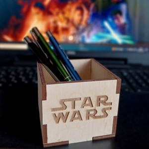 Star Wars: ceruza- és tolltartó íróasztalra fából - otthon & életmód - tárolás & rendszerezés - íróasztali tároló - Meska.hu