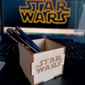 Star Wars: ceruza- és tolltartó íróasztalra fából - otthon & életmód - tárolás & rendszerezés - íróasztali tároló - Meska.hu