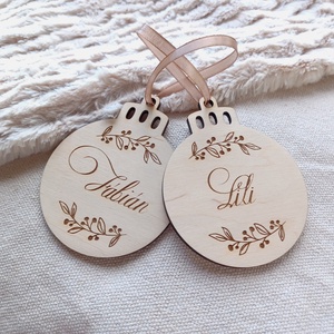 Névre szóló karácsonyfadísz fából, gömbdísz fából - karácsony - karácsonyi lakásdekoráció - karácsonyfadíszek - Meska.hu