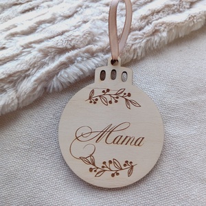 Névre szóló karácsonyfadísz fából, gömbdísz fából - karácsony - karácsonyi lakásdekoráció - karácsonyfadíszek - Meska.hu